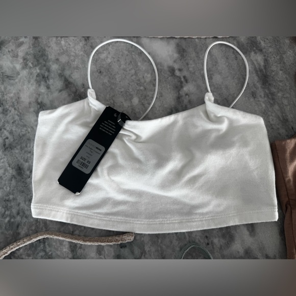 Boho Bundle 9 PC ($250 Value) Anthropologie, Fashion Nova, PINK + Cropped tops 🔥 - Picture 5 of 15